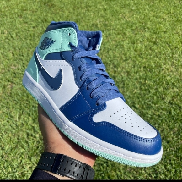 Nike Air Jordan 1 Mid Blue Mint White Navy AJ1 Size 10.5 MEN 554724-413 - Picture 2 of 8